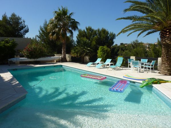 Logement en Provence, vue mer, climatisation, grande piscine