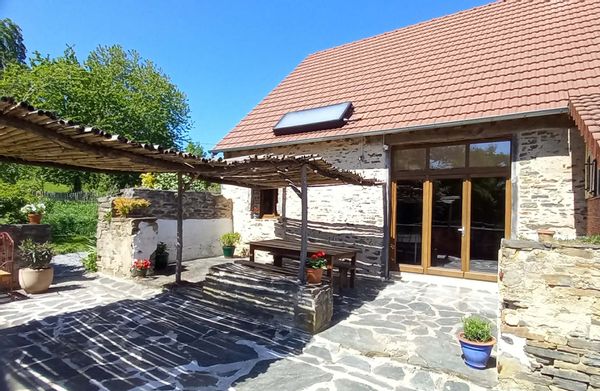 Le logement rénové par Marie-Hélène et Anne-Cécile est dans un ancien corps de ferme au calme