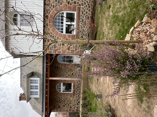 Maison typique de la côte de granit rose!