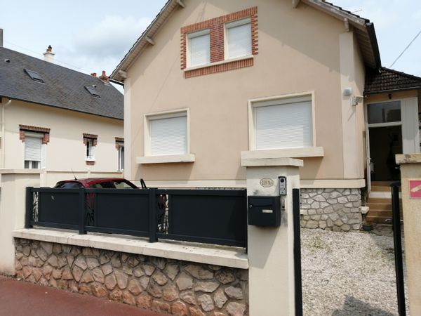 Ma maison est à 2 minutes à pied de la gare de montargis soit à 50 minutes de Paris en train