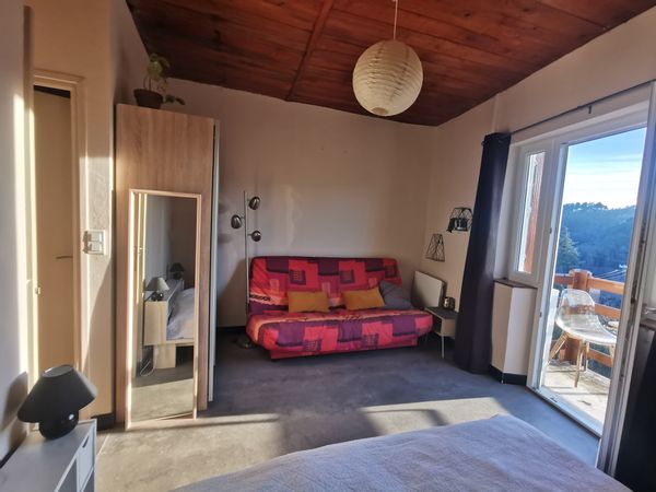 Appartement traversant avec belle vue et balcon