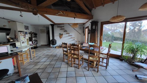 La maison est un espace agréable autant à l'intérieur que l'extérieur. Idéal pour 2 à 5 personnes.