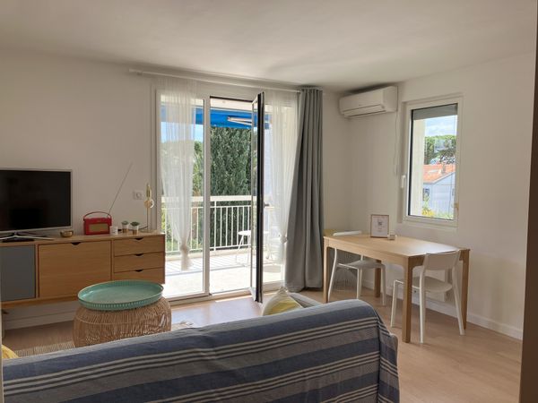 Joli appartement vue Mer, à 120m de la plage, parking gratuit, climatisé ou chauffé.