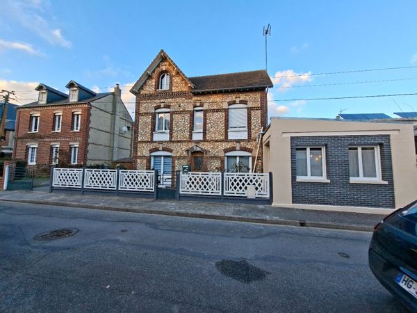 Sév et JB: Charmante maison rénovée aux portes de Rouen