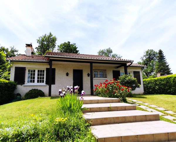 La maison de Stephanie est une maison de famille, sobre, sereine, calme.