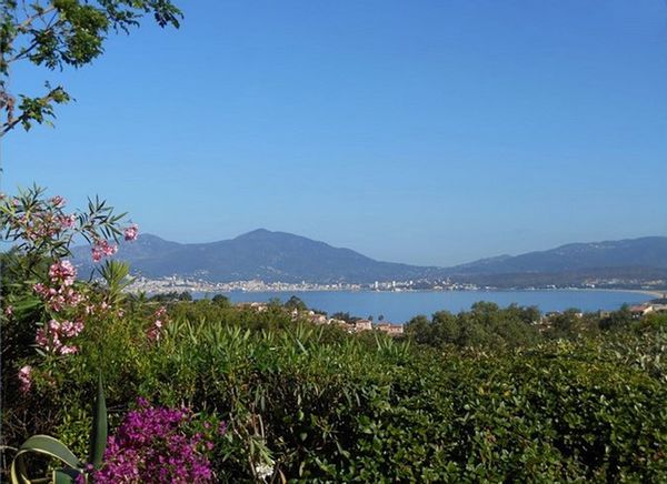 La maison d'Adeline : écrin climatisé avec terrasse et vue imprenable sur la baie d'Ajaccio