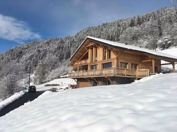 Appartement avec terrasse / vue magnifique sur les montagnes