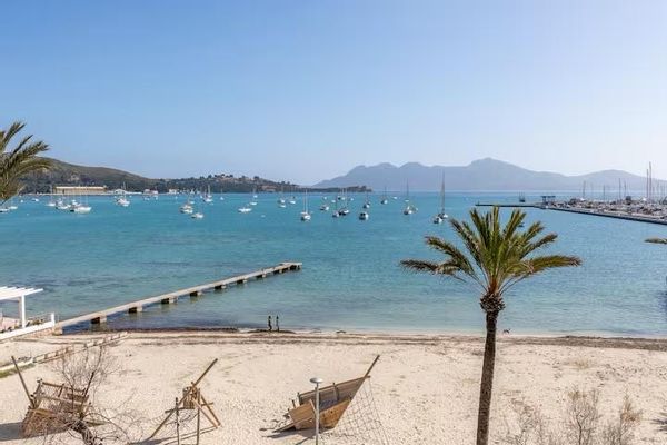 Appartement en première ligne de mer à Puerto Pollensa avec une vue spectaculaire sur la baie.