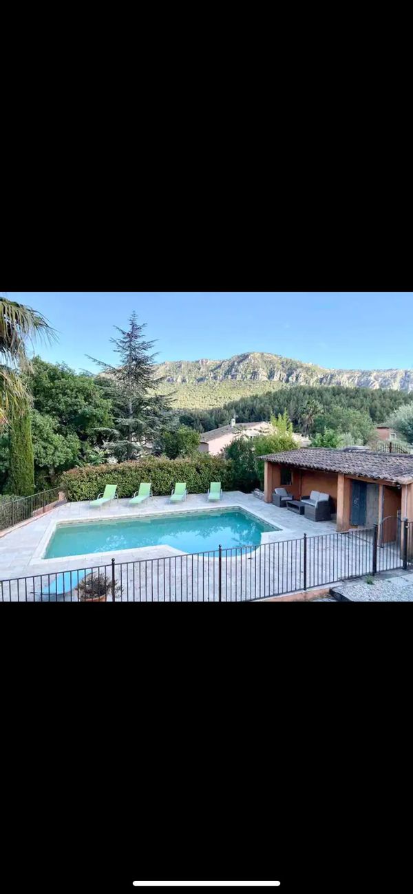 Dépendance indépendante avec jardin & piscine !