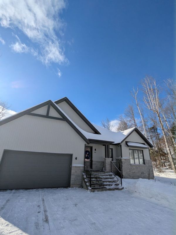 44 rue de l'Ascension J8A0K9 Saint Hippolyte Québec Canada