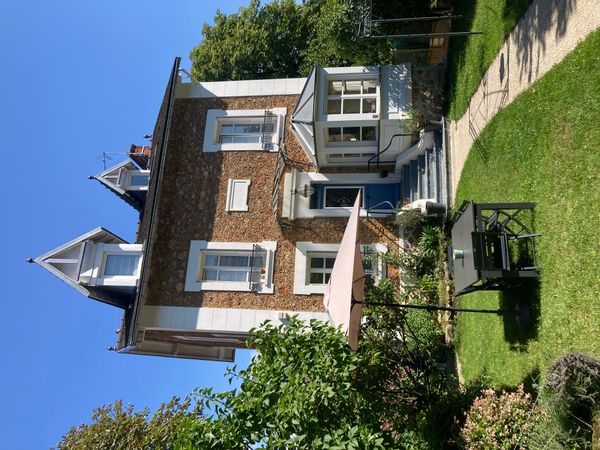 Charmante maison avec tout le confort à Chaville dans le quartier rive droite.