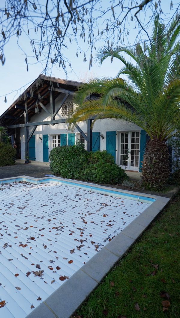 Maison landaise avec piscine chauffée, forêt et surf à 10 min de l’océan