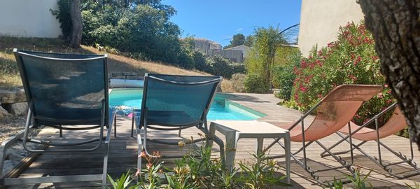 Villa agréable au calme, avec jardin et piscine idéalement située près d'Aix-en-Provence