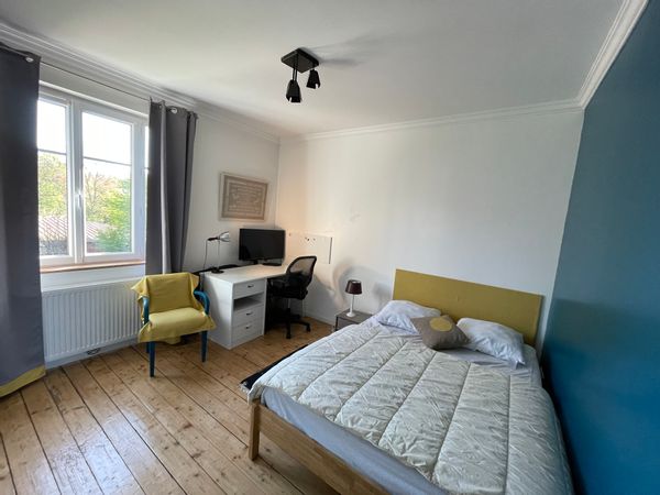 La chambre privée de Stéphanie Tout ce qu'il vous faut pour un pied à terre confortable à Besançon