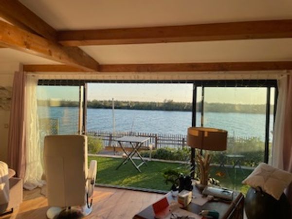 Le Cabanon au bord de l'eau