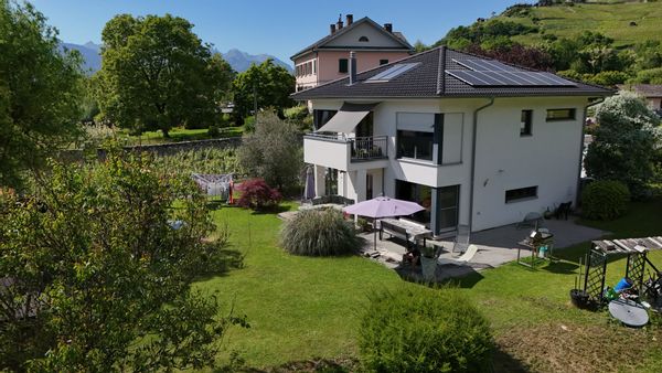Maison de Claire et Clyde idéalement située entre Lac et Montagne.