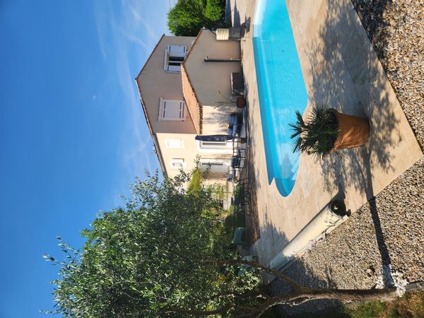 Maison au calme, à 15 km de Cassis, près de la Sainte Baume, au dessus du village Provencal
