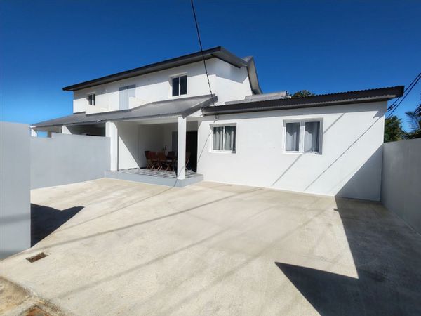 Maison  située à 5minutes à pieds du bassin de Manapany-Les-Bains