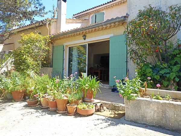 Charmante maison de village avec cour