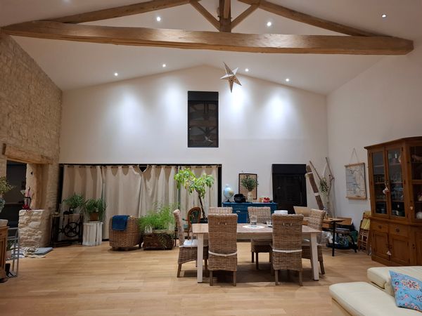 Maison charentaise de charme au cœur d'un petit hameau de village