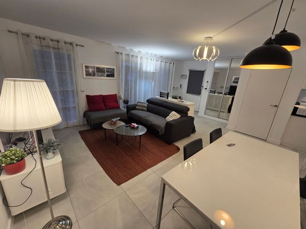 Saint-Jean-de-Luz – Élégant appartement 3 ch, double terrasse et parking – Entre plage et commerces