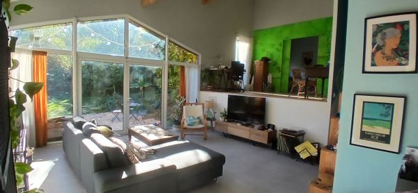 Maison  atypique dans un petit écrin de verdure à seulement 20 mn de Nice.