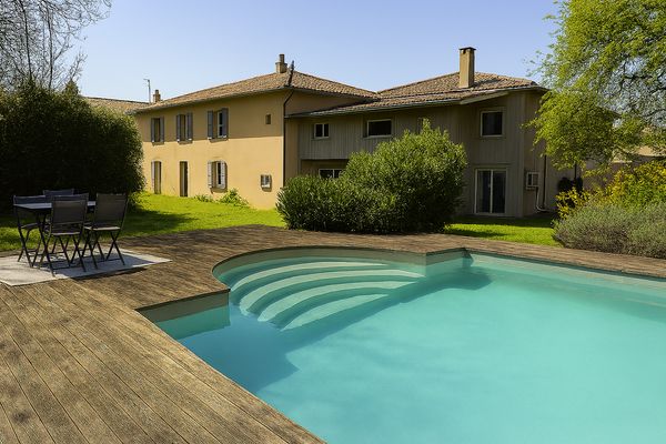 Retrouvez la quiétude d'une ancienne ferme ! Un coin de paradis à deux pas de Lyon !