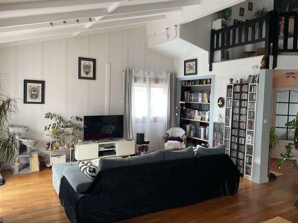 Maison au calme proche de la ville .