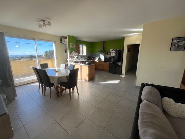 Jolie maison vue sur mer