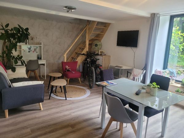 Studio indépendant un petit nid douillet avec jardin et terrasse