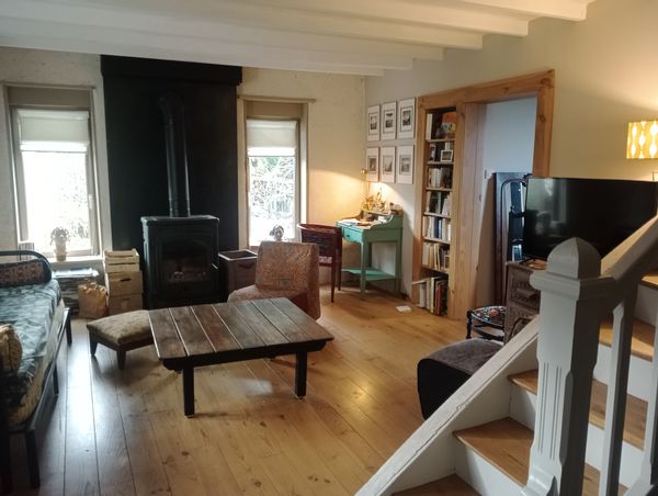 Petite maison située entre forêt et estuaire, plutôt cocoon, dans hameau calme pour 2 pers