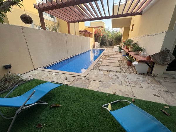Villa piscine- 4 chambres avec leur SDB et toilettes