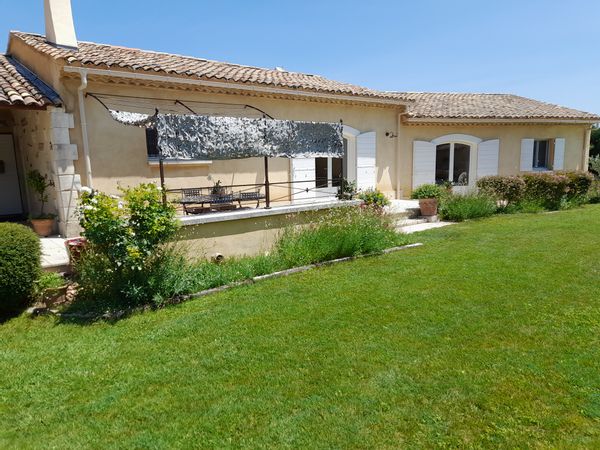 Villa avec piscine , vue sur Notre Dame de Grâce voie sans issue au calme départ randos et escalade