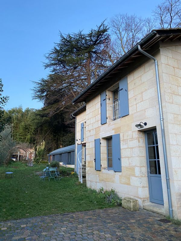 La maison aux volets bleus
