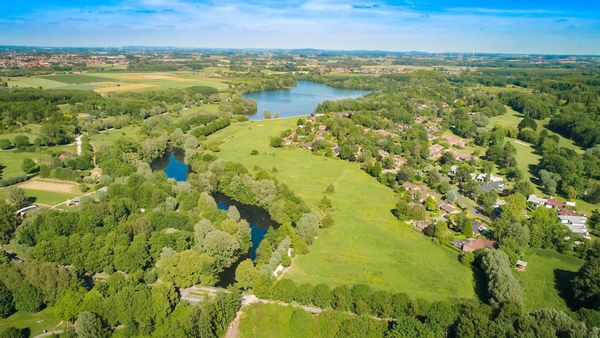 Cocon de verdure proche de Lille & Belgique – Jardin, Barbecue & Jeux