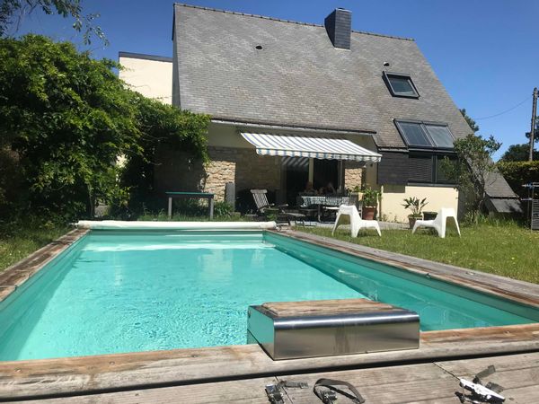 Grande maison de famille moderne avec 5 chambres. 2 terrasse et une piscine