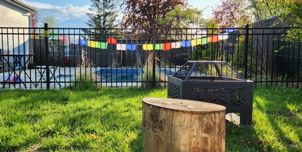 Maison avec piscine près du fleuve et de Montréal