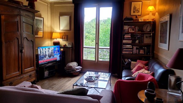 Maison de famille pleine de charme à 12 mn de Paris et 3 mn de la gare à pied.