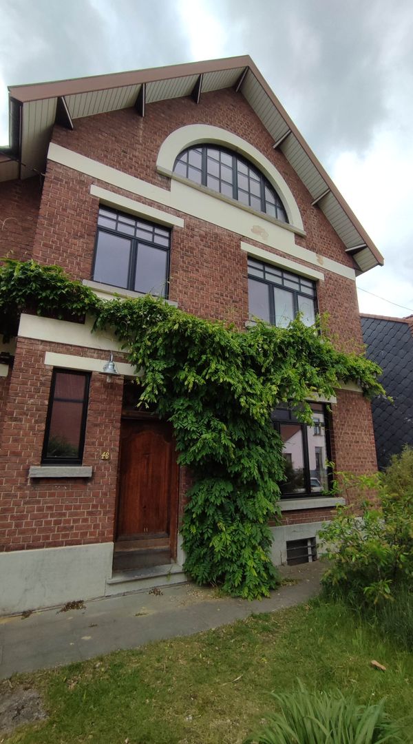 Maison avec jardin dans un endroit calme à côté de Bruxelles. Récemment rénovée. 4 chambres et 1sdb