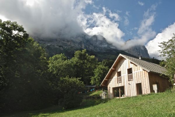 Un nid pour la famille à la montagne
