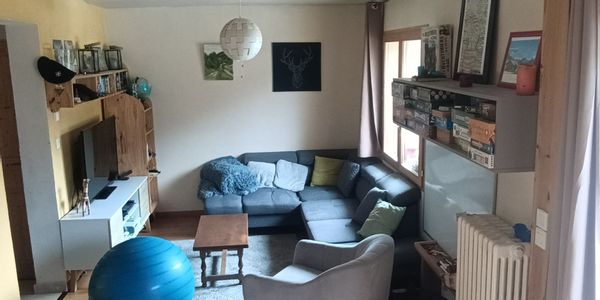 Chalet de montagne, avec jardin et rivière proche centre ville avec commerce. (6 à 10 personnes)
