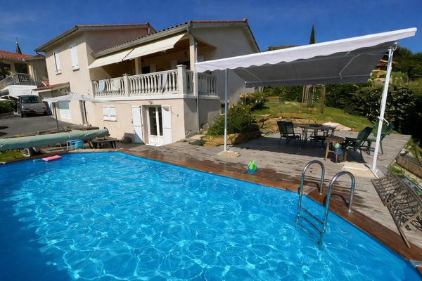 Villa climatisée entre Pierres Dorées et Lyon, vue panoramique, piscine & cinéma