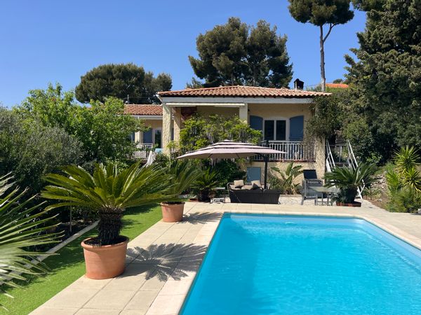 Villa accueillante vue mer