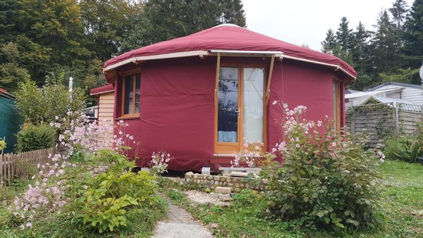 Yourte situé dans le Jura bernois.