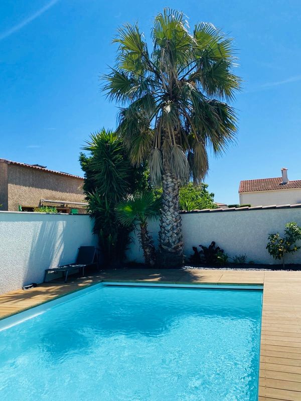 Marina & Simon's pool house by the Med, south of France