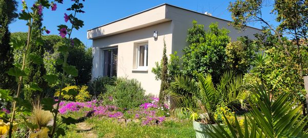 A 500m de la  plage du Grau d'Agde, Villa moderne climatisée, parking, terrasse privée
