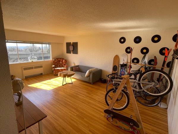 Big bright 1 Bedroom with a view close to city and forest
