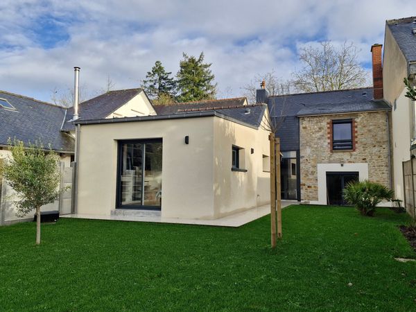 Jolie maison de ville alliant ancien et modernité, dans la capitale de la Bretagne