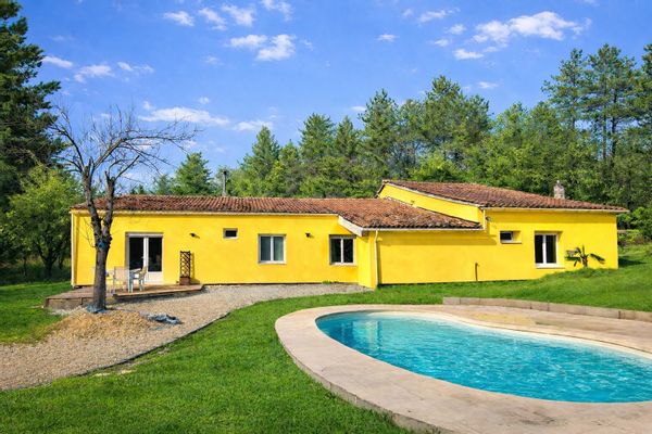 Maison dans les bois sans voisins