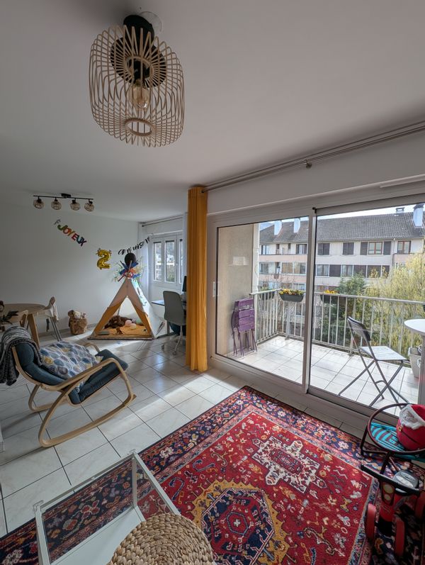 Appartement ensoleillé avec terrasse